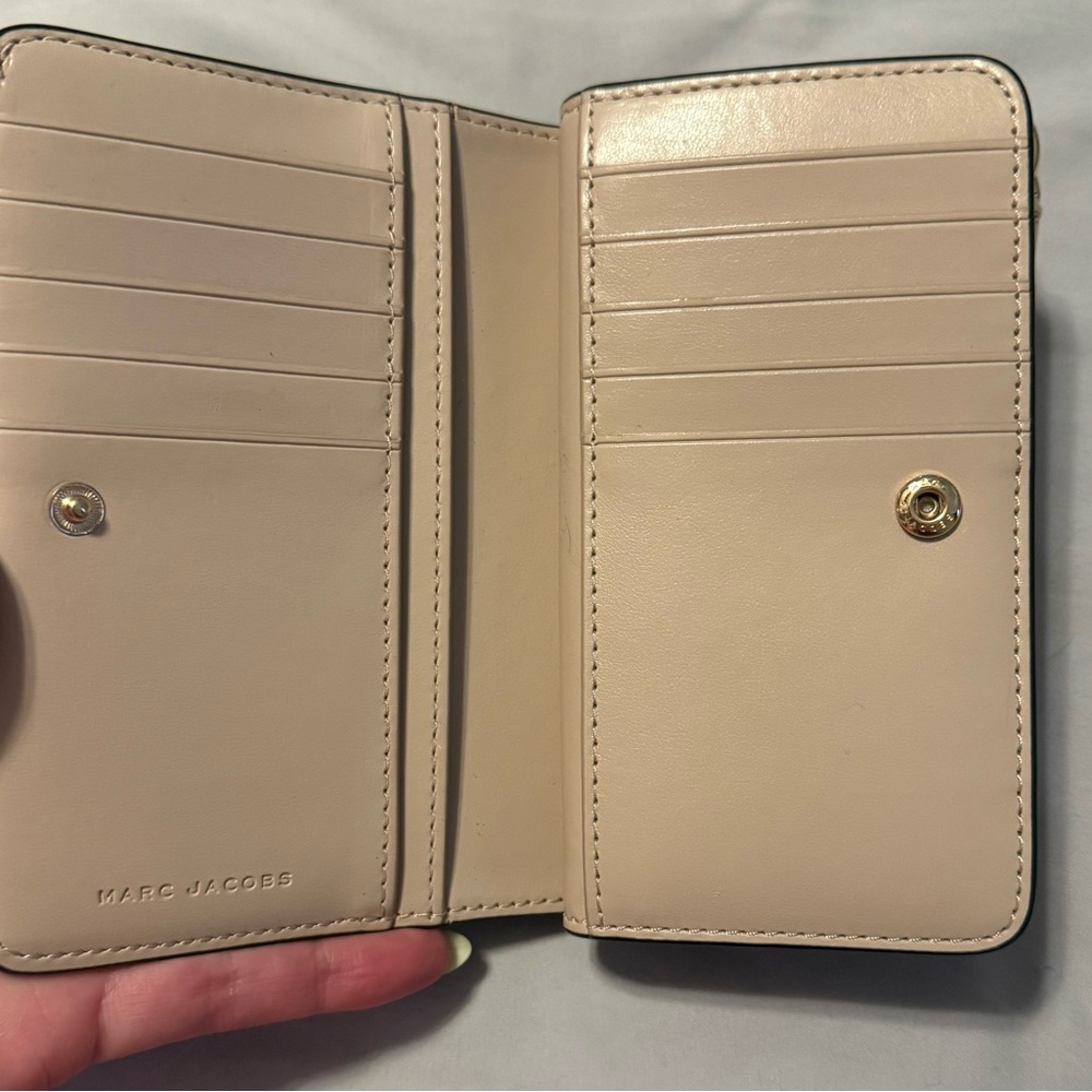 Marc Jacobs Cream Wallet - Picture 4 of 5